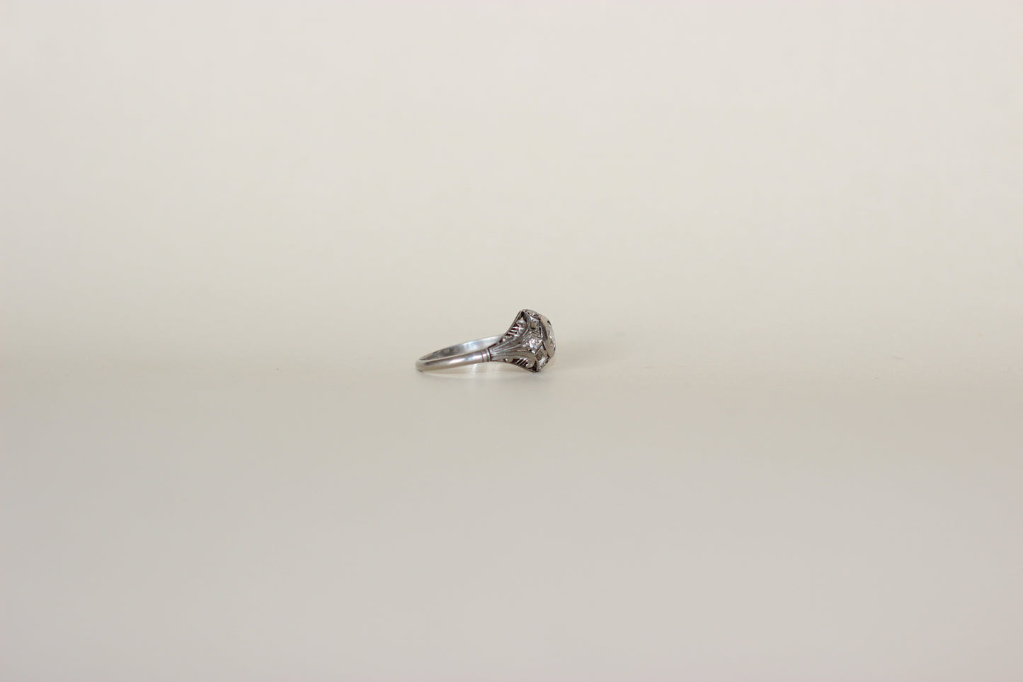 Art Deco 1930s Ring – 18k Gold & Platinum – ~0.60ct Central Diamond (F/VS1) + Accents