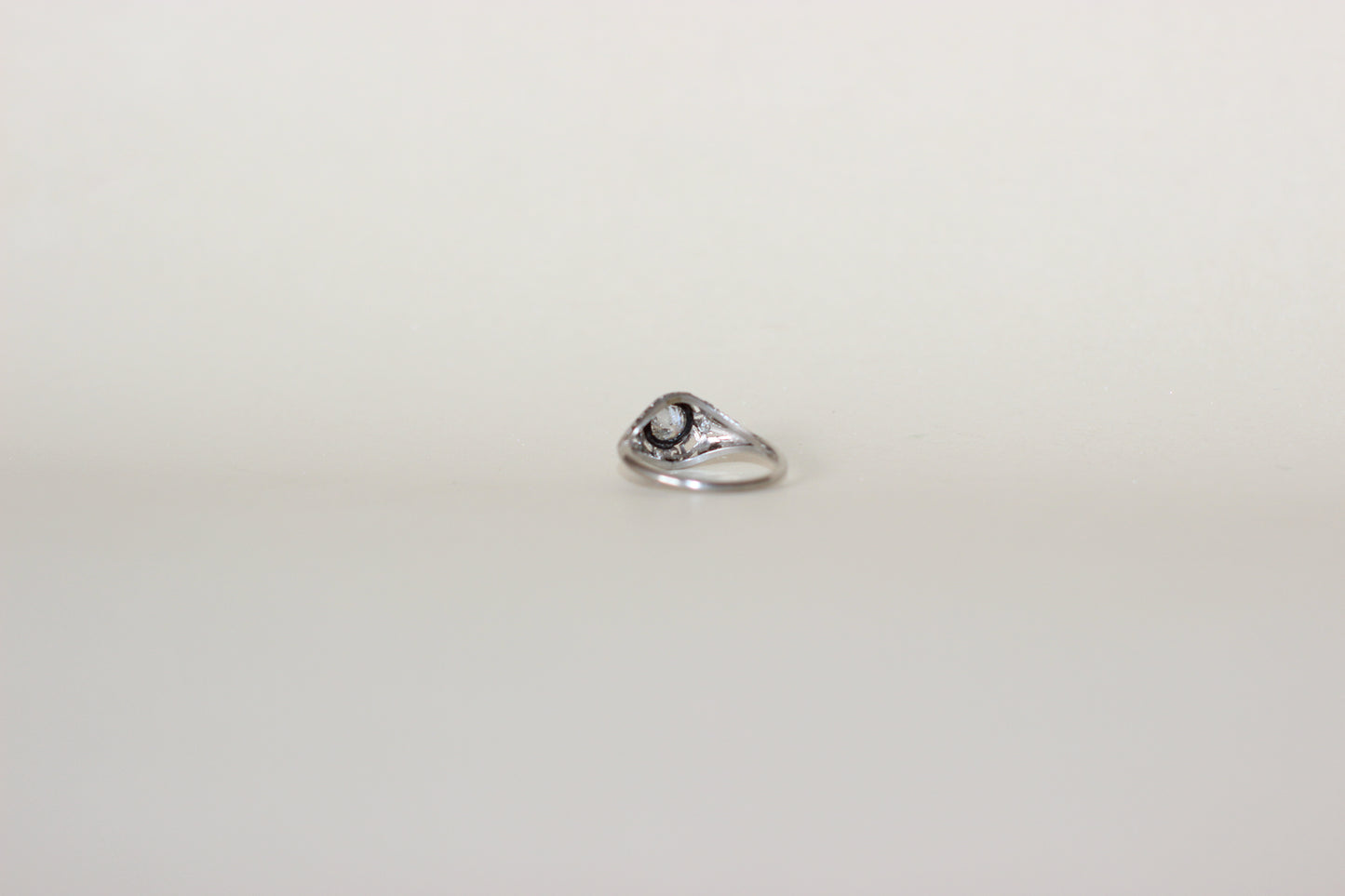 Art Deco 1930s Ring – 18k Gold & Platinum – ~0.60ct Central Diamond (F/VS1) + Accents