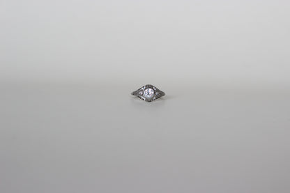 Art Deco 1930s Ring – 18k Gold & Platinum – ~0.60ct Central Diamond (F/VS1) + Accents