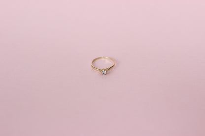 Vintage 1960s Solitaire Ring in 18k Yellow Gold – Handmade Filigree Detail – Brilliant Cut Diamond ~0.20ct