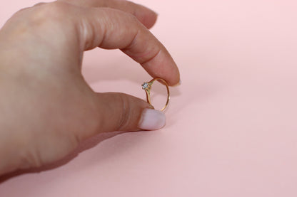 Vintage 1960s Solitaire Ring in 18k Yellow Gold – Handmade Filigree Detail – Brilliant Cut Diamond ~0.20ct