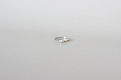 1980s Light Blue Topaz “Eye” Ring in 9k White Gold