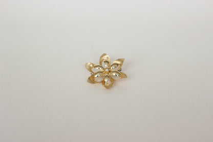 Vintage 18k Yellow Gold Flower Brooch – Hallmarked – Exquisite Detail – c.1950s