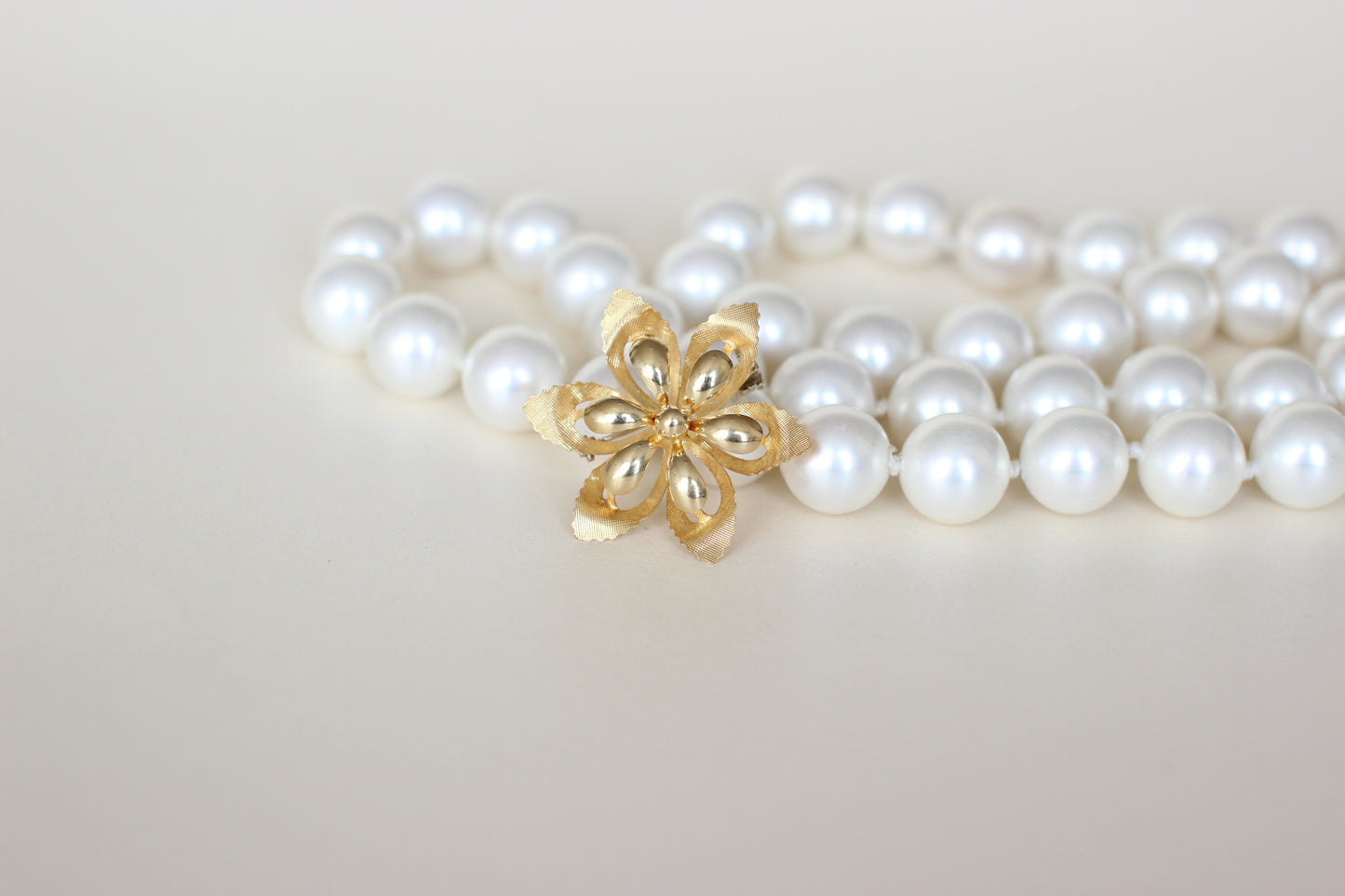 Vintage 18k Yellow Gold Flower Brooch – Hallmarked – Exquisite Detail – c.1950s