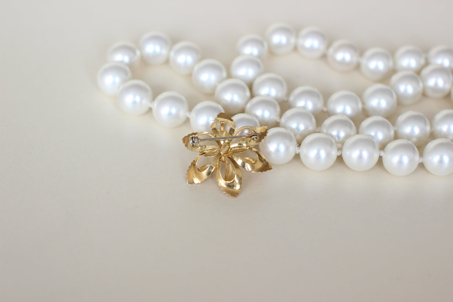 Vintage 18k Yellow Gold Flower Brooch – Hallmarked – Exquisite Detail – c.1950s