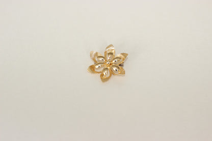 Vintage 18k Yellow Gold Flower Brooch – Hallmarked – Exquisite Detail – c.1950s