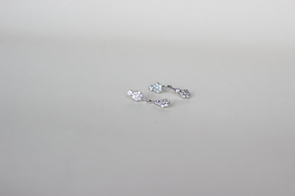 18K White Gold Articulated Floral Earrings – Natural Cubic Zirconia – 1990s
