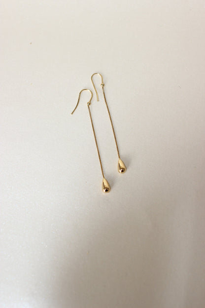 18K Solid Yellow Gold Drop Earrings – Sculptural Water Droplets on Chain – 1990s