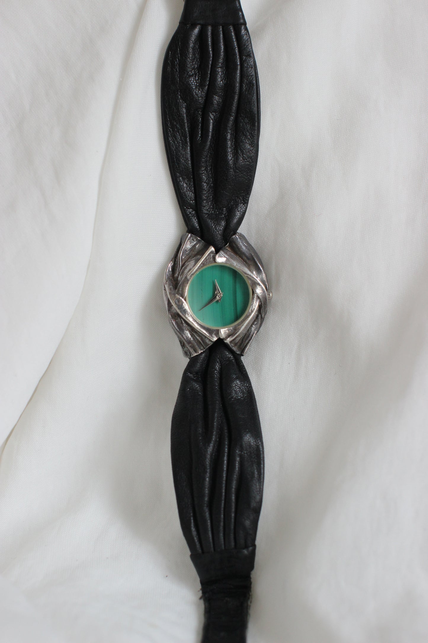 Exceptional 1980s Draped-Effect Watch with Malachite Dial – Butterfly Leather Strap