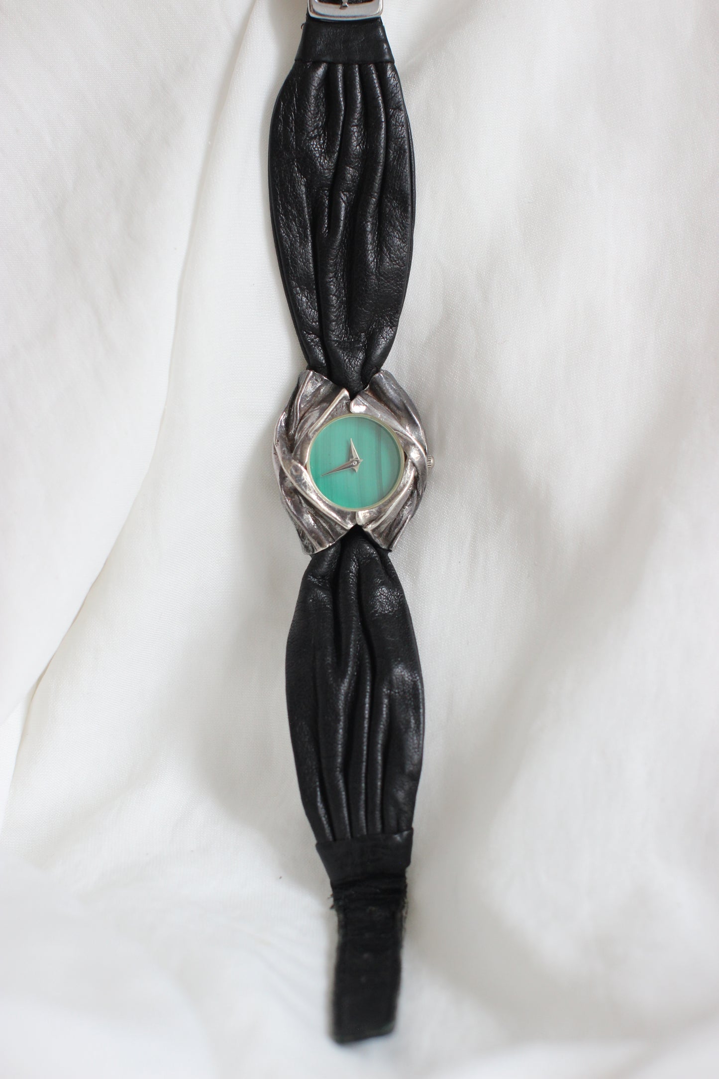 Exceptional 1980s Draped-Effect Watch with Malachite Dial – Butterfly Leather Strap