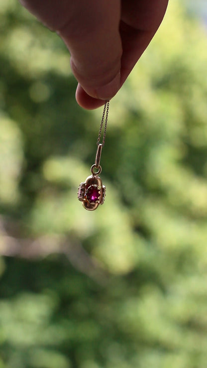 Pendentif vintage rare en or 18 carats des années 1960 avec zircons blancs et rouge framboise