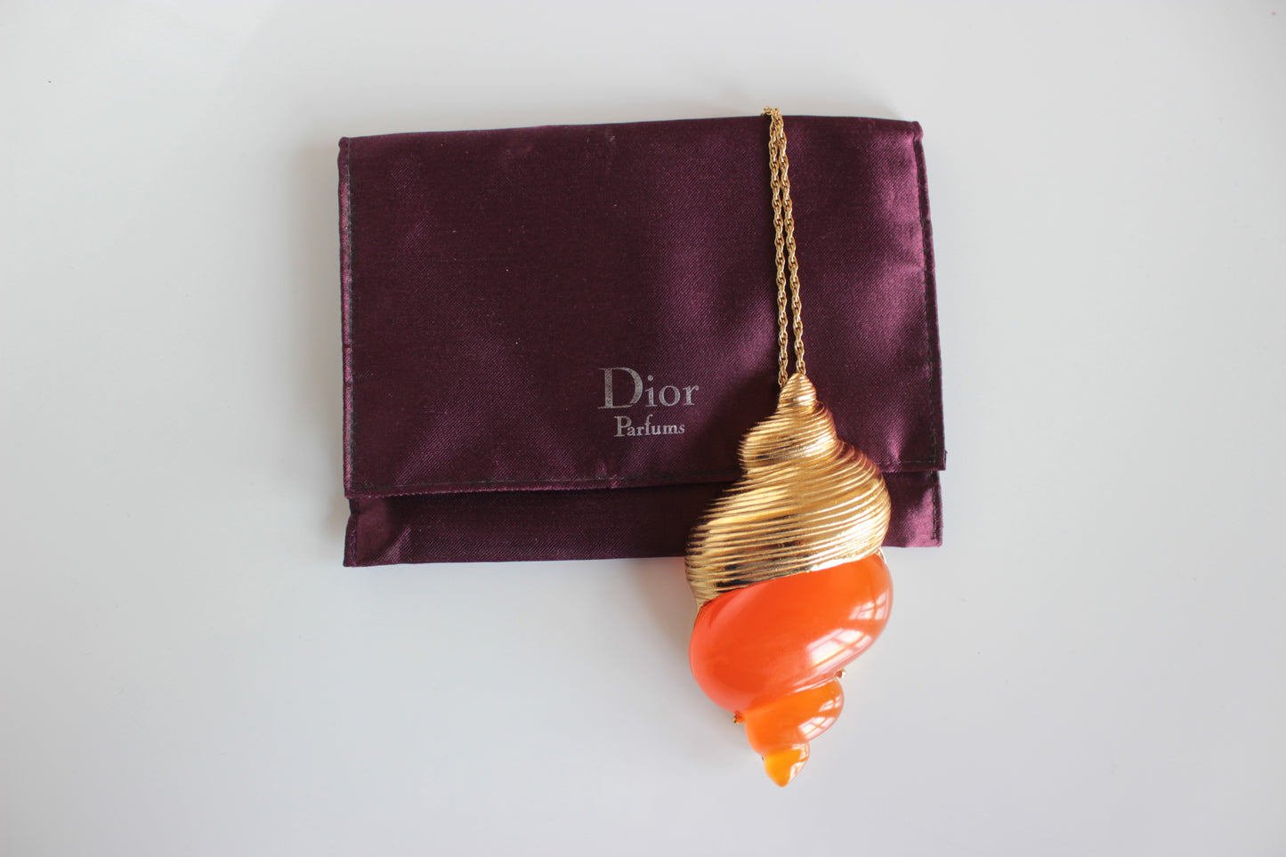 Christian Dior - Broche + Pendentif Massif en plaqué or et Résine Orange Flamboyante